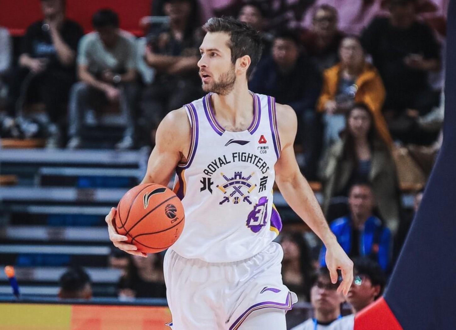 沙巴体育app-官方：北控取消外援托马斯-基兹林克的注册；赛季场均仅4.3分